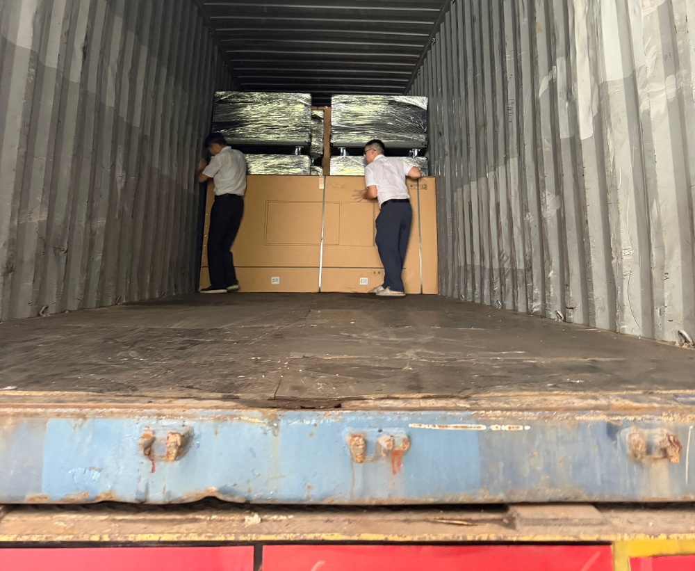 Hongwei LED Ships Two 40-Foot Containers of LED Displays to Japan and the United States