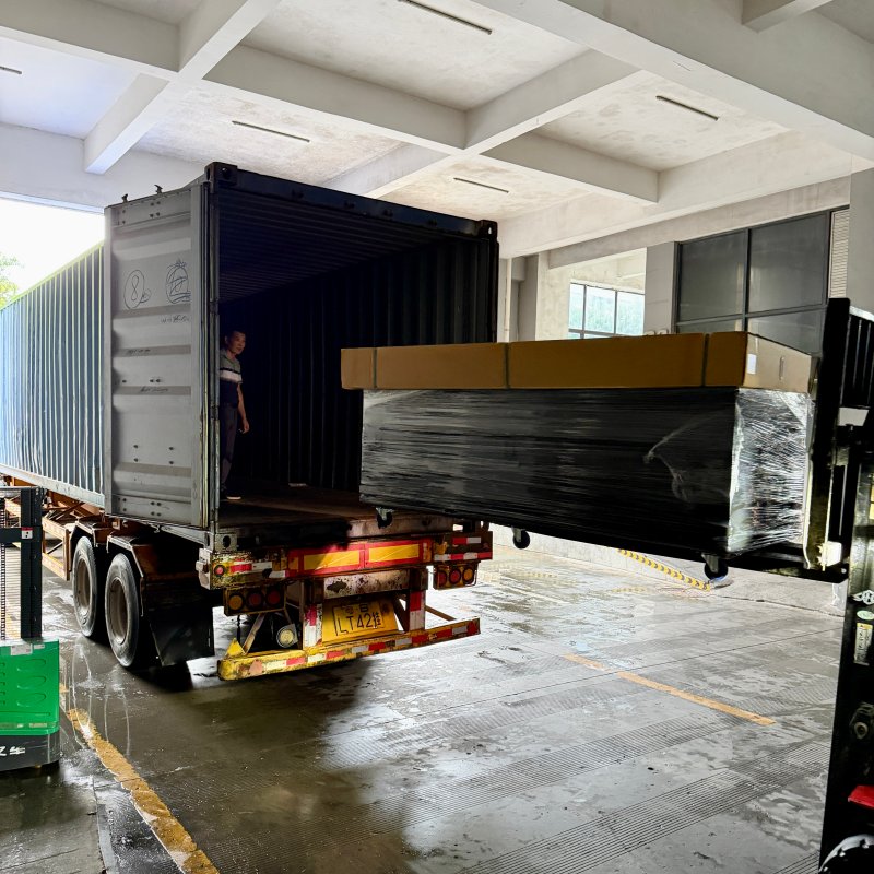 Hongwei LED Ships 300㎡ of P3.91 Outdoor LED Displays to South America